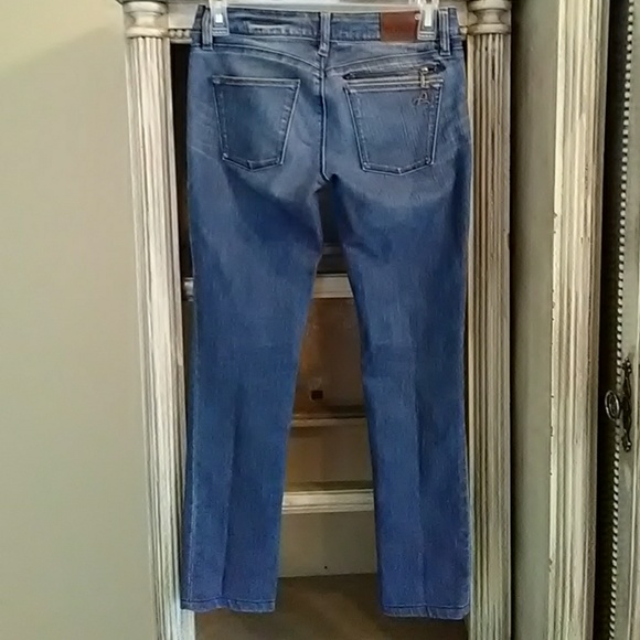 DL1961 Jessica Jeans - Picture 3 of 8